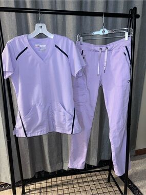 Grey's Anatomy Lavender V-Neck Scrub Top & Drawstring Jogger Pants